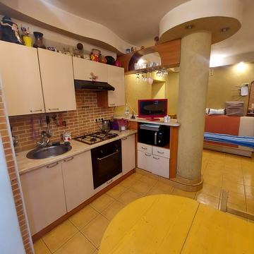 Івана Миколайчука вул. (Серафимовича), 15