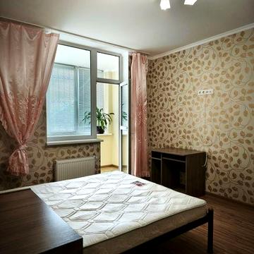 Велика однокімнатна квартира по вулиці Лесі Українки 21