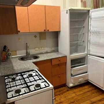 Продам 2х ком.полнометражную кв-ру в центре, пр. Металлургов 3/5