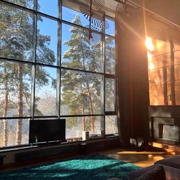 Лісники, панорамний будинок посеред сосен з власним СПА