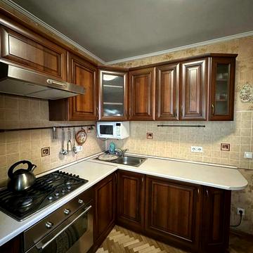 Оболонська пл. (Дружби Народів СРСР), 1