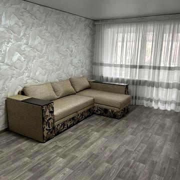 Центр, двокімнатна квартира по вулиці Дніпровській - довгостроково