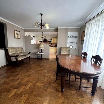 4-кімнатна двохрівнева квартира з ремонтом та меблями