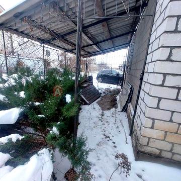 Дача біля озера та лісу