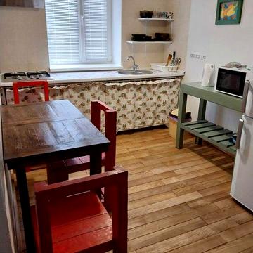 3-кімнатна квартира у приватному будинку центр