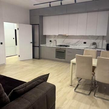 Шикарна квартира з новим ремонтом