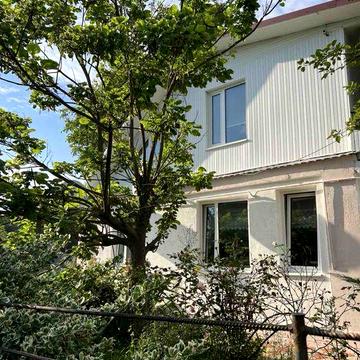 Частина будинку в тихому районі біля лісу