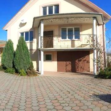 Продається будинок з земельною ділянкою  у селі Київець