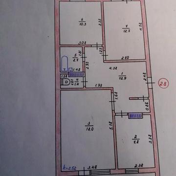 Продається простора 3-кімнатна квартира в центрі м. Ізяслав