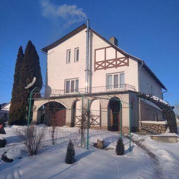 Продається будинок з бомбосховищем в мальовничому місті від власника