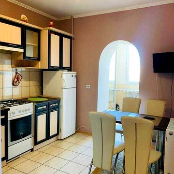 Задається 1 кімнатна квартира в новобудові на Озерній.