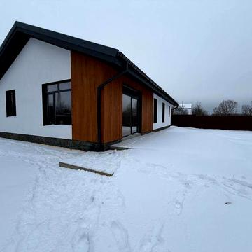 Будинок 107 м² на ділянці 10 соток з каміном