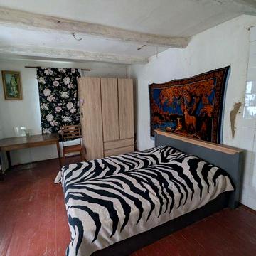 Продаж будинку не далеко від центру та річки смт. Володарка