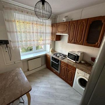 Оренда 2к на Зарічанськоі з інд . опаленням