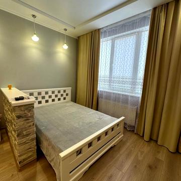 Середньофонтанська вул., 35