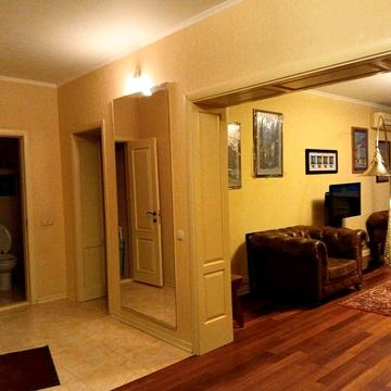 Здам простору 2-кімнатну квартиру на вул. Салютній,1Б (М."Нивки")