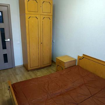 Героїв просп., 11