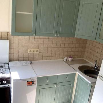 Газ /1 хв. до метро! 3 поверх, без комісії від власника! Можна з котик