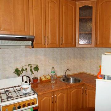 Здам поруч з Центром частину будинку для пари.