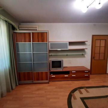 Лариси Руденко вул., 21