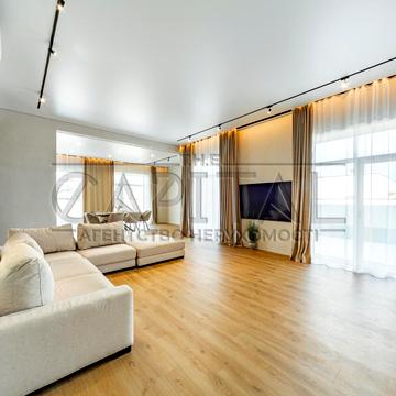 Молодіжна вул., 1