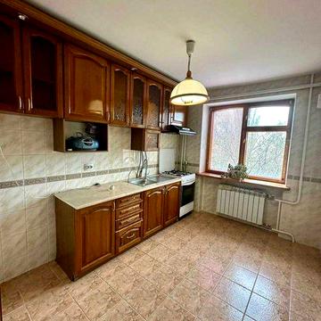 Продаж 4 кімнатної просторої квартири