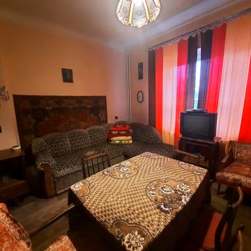 Богдана Хмельницького вул., 68