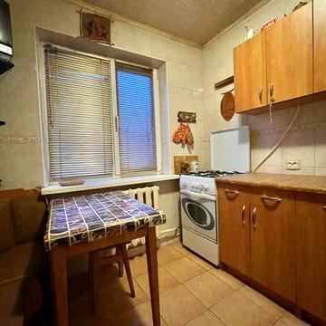 Продаю 2 - кімнатну квартиру на Припортовій