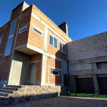 Продаж добротного монолітного будинку з підвалом в чудовій локації