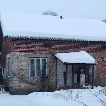 Будинок із земельною ділянкою