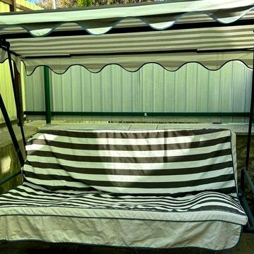 Продаю 2х кімнатну квартиру з і/о та терасою та паркомісцем  у новобуд