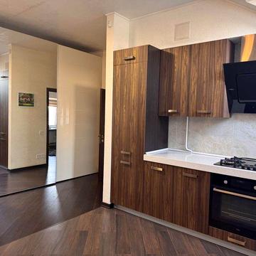 Двохрівнева в Минаї, 105 м.кв