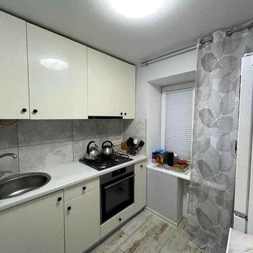 Cдаю 3 комнатную квартиру на Кузнецкой и1