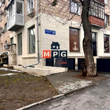 Науки вул., 35