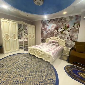 Анни Ахматової вул., 30