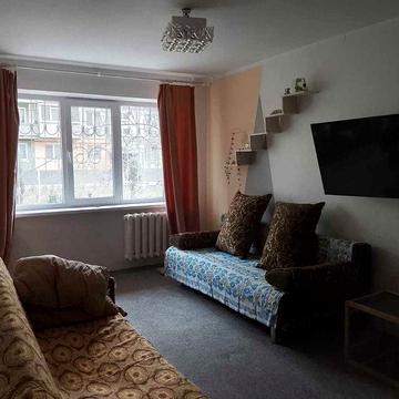 Здам 2- кімнатну квартиру біля метро.