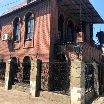 Продам 2- эт. дом,  Ледовая Арена, Парк Молодежный. Красный Камень.