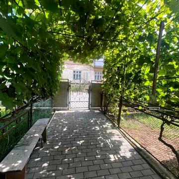 Продаж будинку в мальовничому місці в м. Заліщики