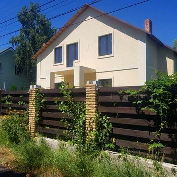 Будинок  в гарной локаціі ! Супер ціна діє до 30.  ! поряд біля озера!