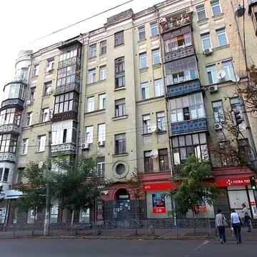 Продаж напівпідвального приміщення в центрі (Січових Стрільців 14а)