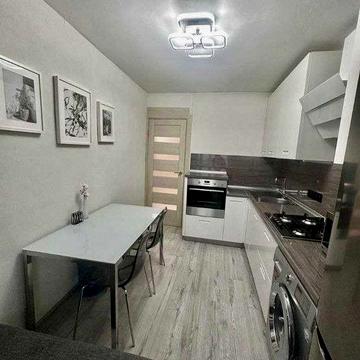 Однокімнатна з ремонтом в цегляній новоубдові! ТОРГ!