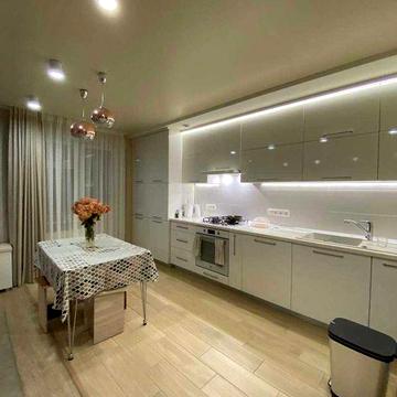 Простора дворівнева квартира з сучасним ремонтом