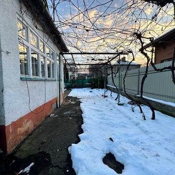 Просторий 3кімнатний будинок, великий двір, гараж - район Дастору