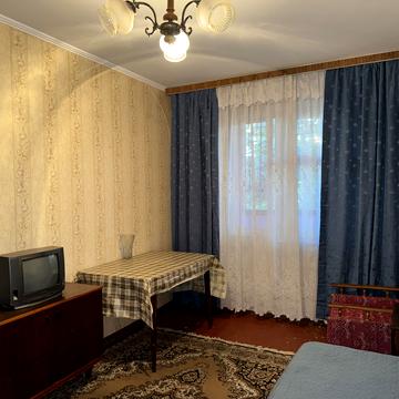 Чорнобильська вул., 17