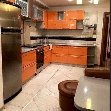 Велика квартира з гаражем поруч парку Відродження