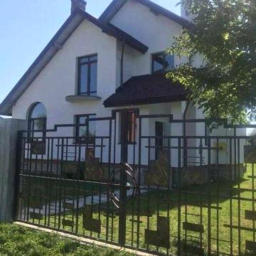 Продається сучасний будинок у місті Жовква