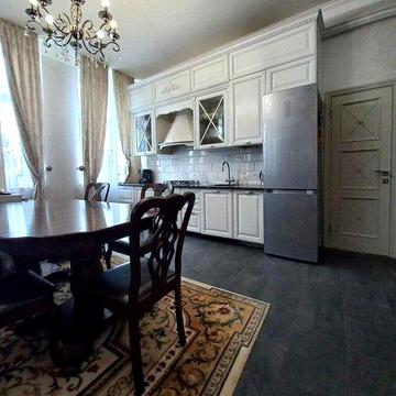 Простора 3-кімнатна квартира з ремонтом в самому Центрі, вул. Соборна