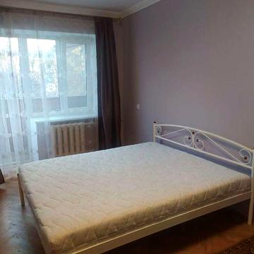 Оренда 1-кім.кв 32м, 4/5 Київ вул.Троїцько-Кирилівська 14-Б.--вільна