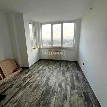 Продається 2-х кімнатна квартира з ремонтом по вулиці Івасюка.