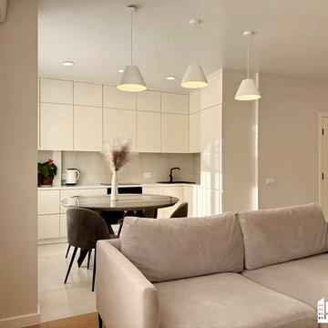 Простора квартира з якісним ремонтом на Каскаді! 6 поверх!